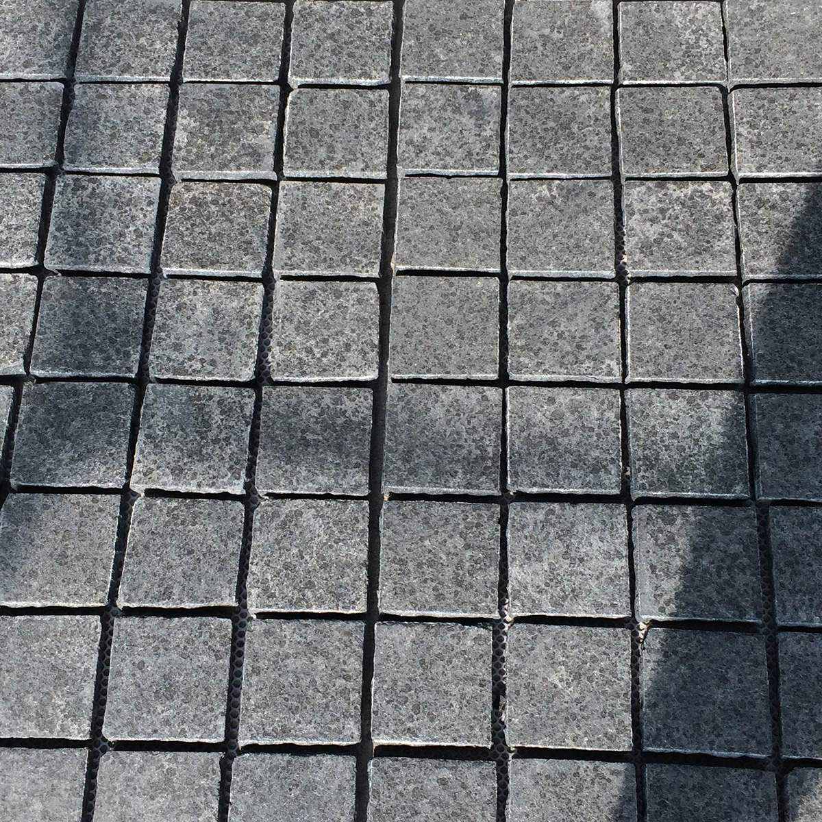 Flamed G684 Black Pearl Basalt Mesh Cobble Stone Pavers Tile