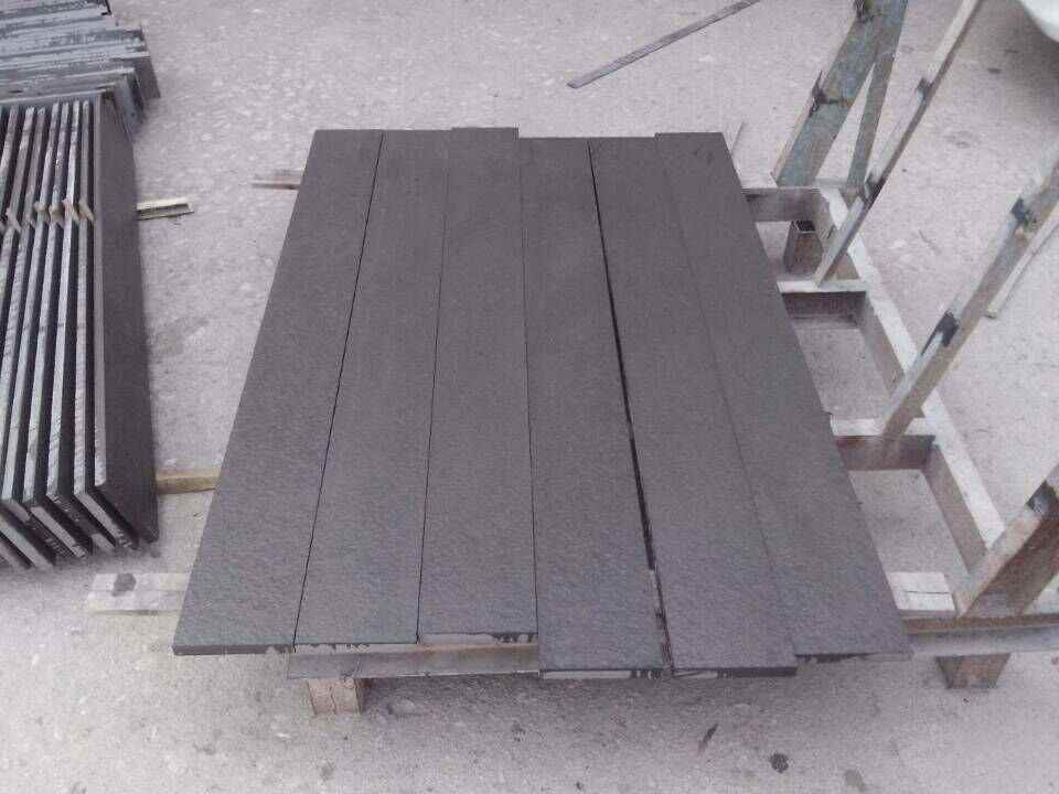 China Natural Mongolia Black Basalt Stairs Step Tiles