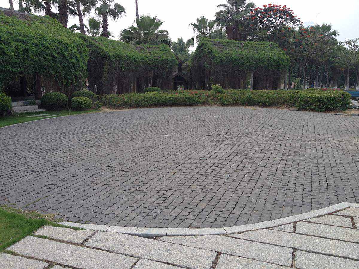 <b>Black Basalt Cobblestone for Outdoor Paving</b>