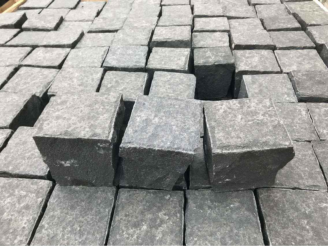 Flamed Nergo Black Basalt Cobblestone Paver